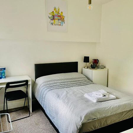 305 High Town Road Hostel Luton  Ngoại thất bức ảnh