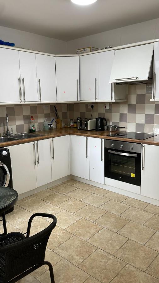 305 High Town Road Hostel Luton  Ngoại thất bức ảnh