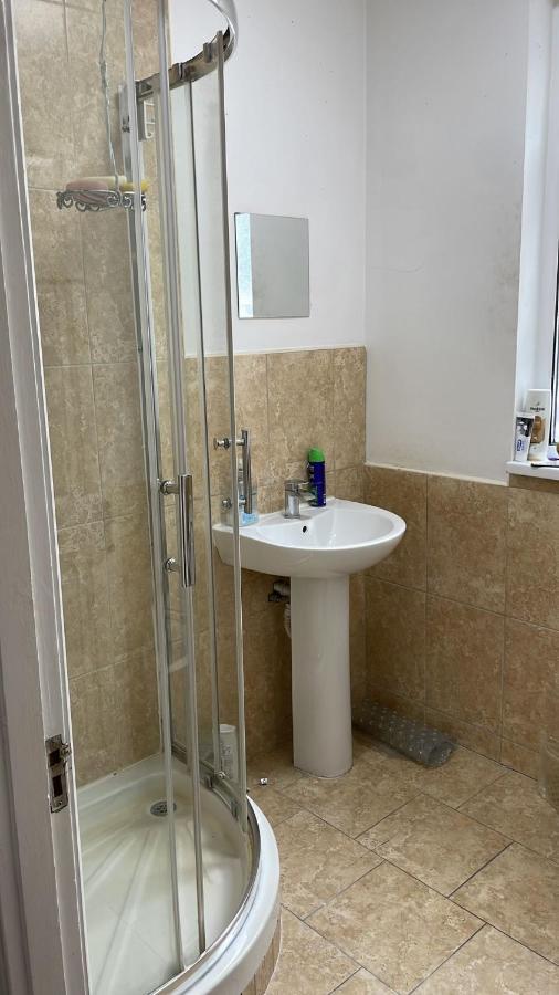305 High Town Road Hostel Luton  Ngoại thất bức ảnh