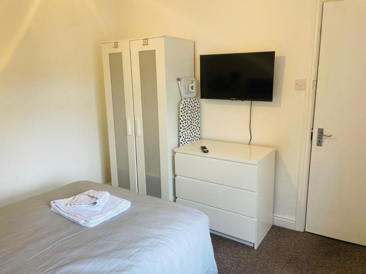 305 High Town Road Hostel Luton  Ngoại thất bức ảnh